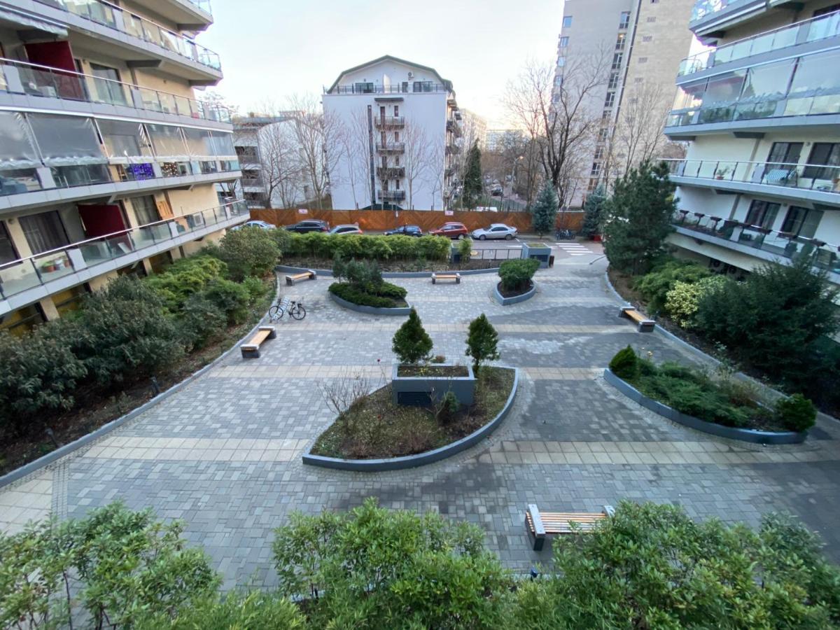 Green Apartment 214 With Private Parking Bucharest Exterior photo