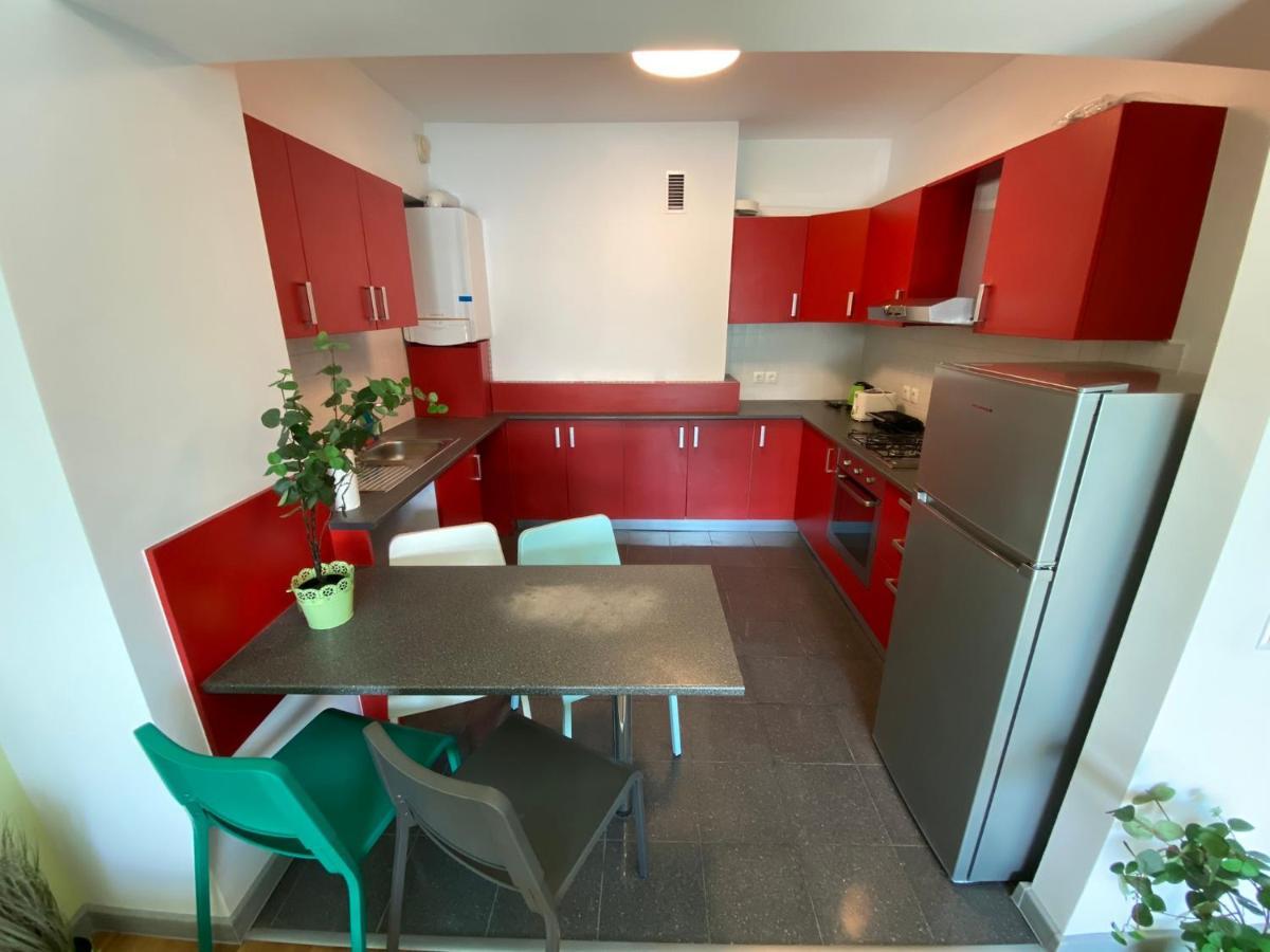 Green Apartment 214 With Private Parking Bucharest Exterior photo