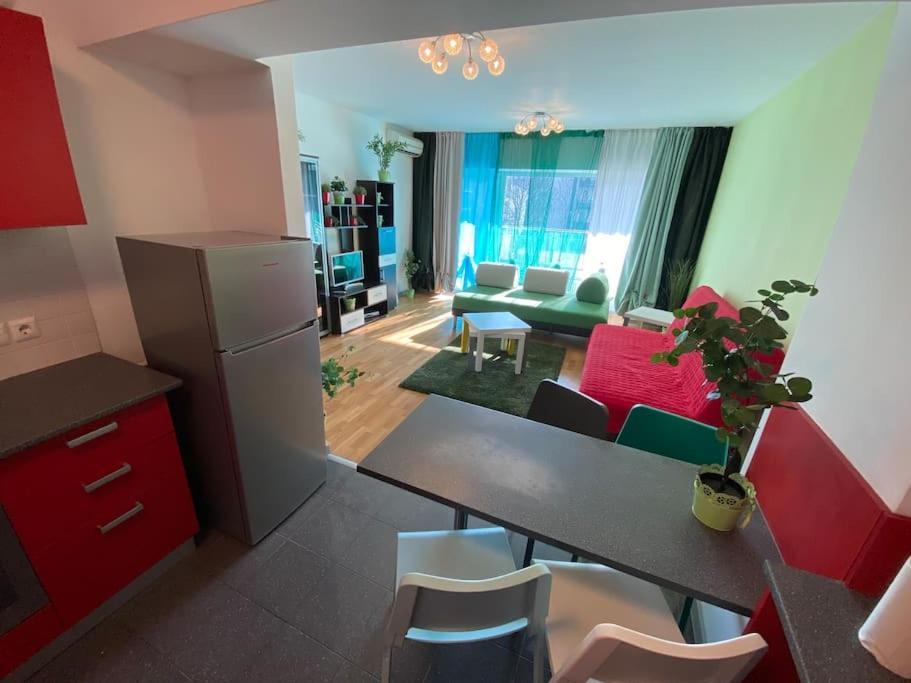 Green Apartment 214 With Private Parking Bucharest Exterior photo