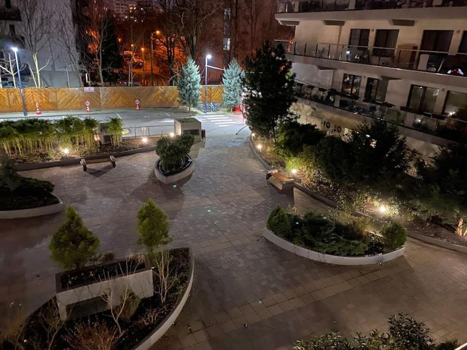 Green Apartment 214 With Private Parking Bucharest Exterior photo